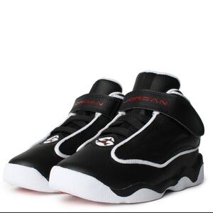 Toddler boys Jordan sneakers